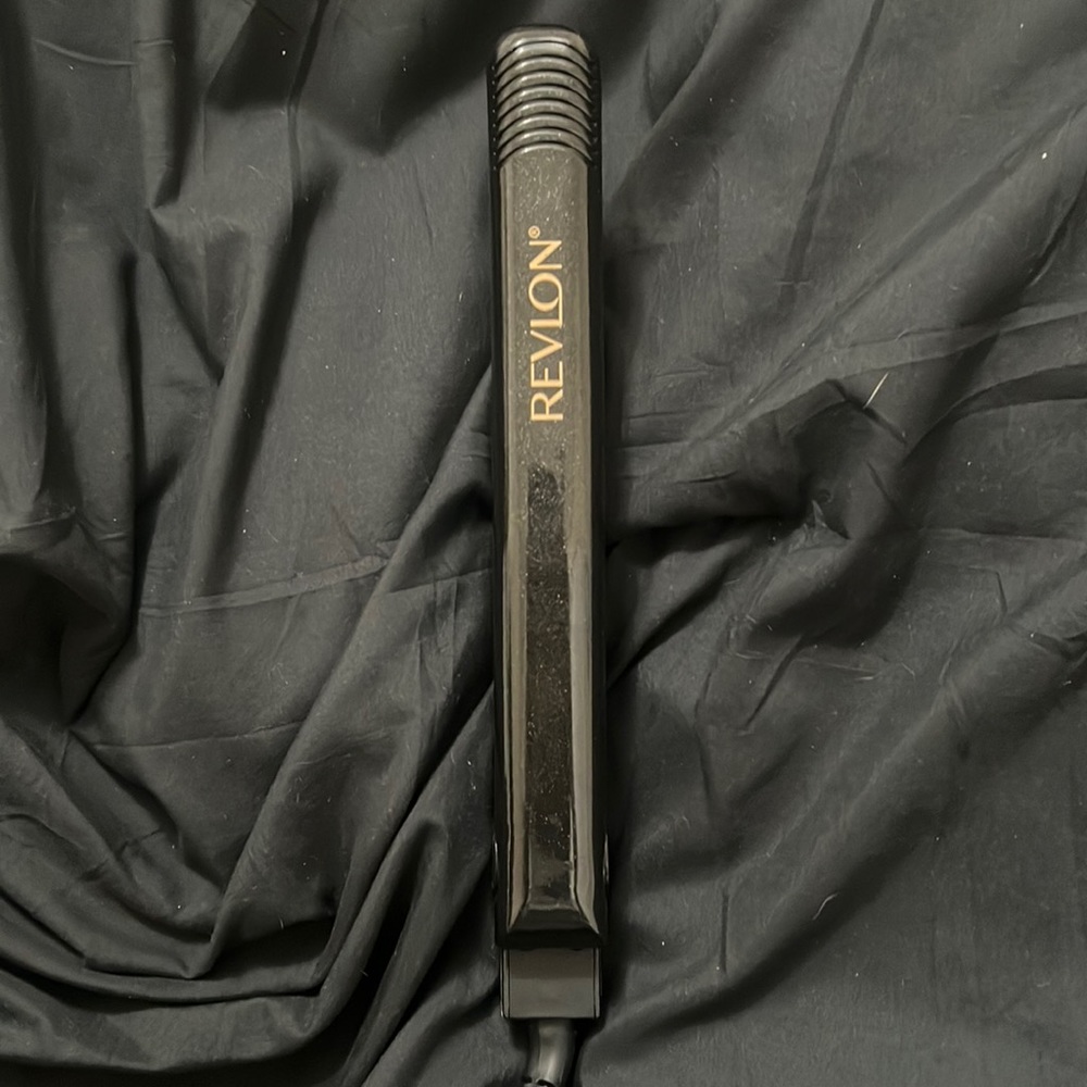 black revlon straightener
